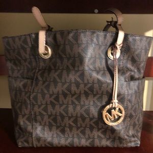 Michael kors handbag 🧚🏼‍♂️🧚🏼‍♂️